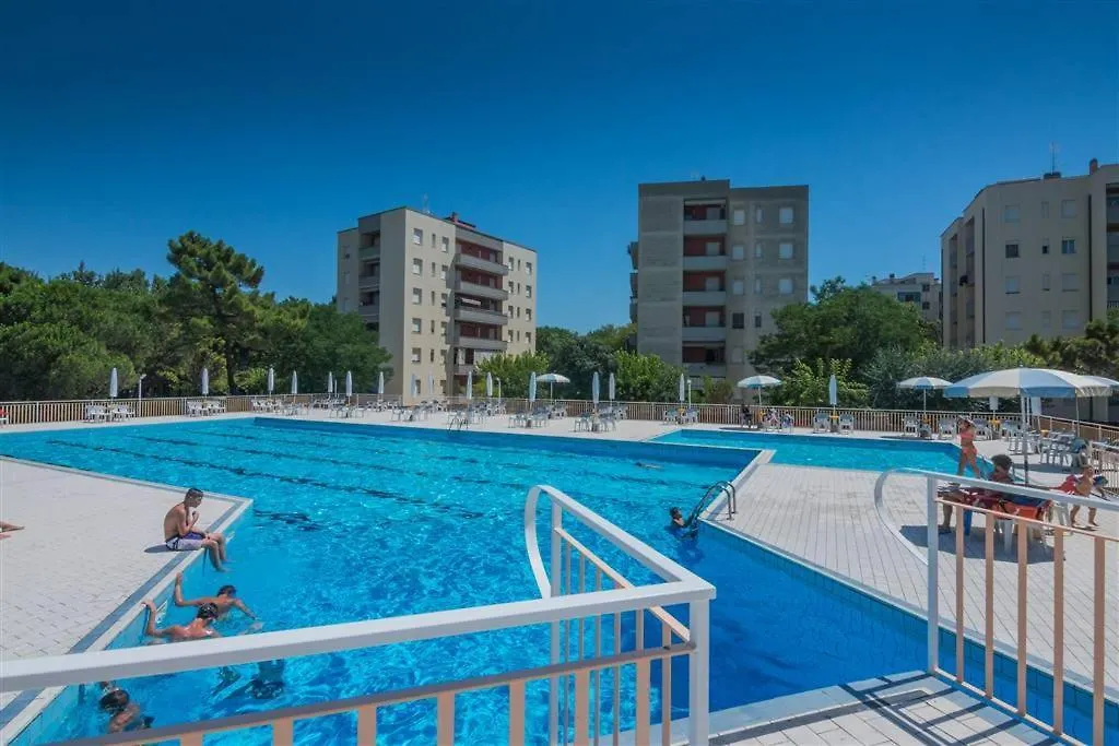 Residence Green Beverly Con Piscina Lido Adriano Apartment